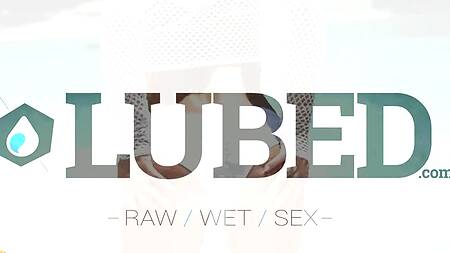 Ненасытная Adriana Chechik в масле обильно сквиртит