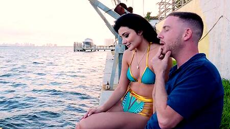 Если очень хочется секса, то можно им заняться и на набережной