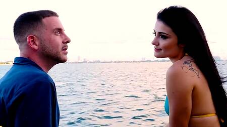 Если очень хочется секса, то можно им заняться и на набережной