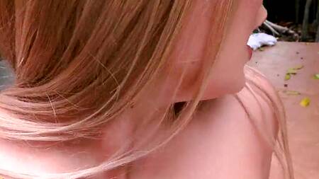 Девка в очках после офиса ебется на улице за деньги