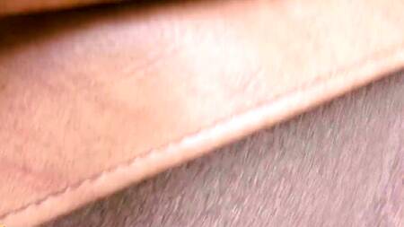 Девка в очках после офиса ебется на улице за деньги