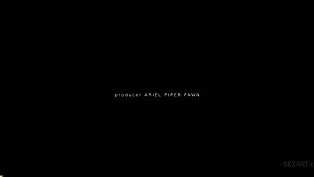 Совместный поход в дух заканчивается нежным сексом на диване