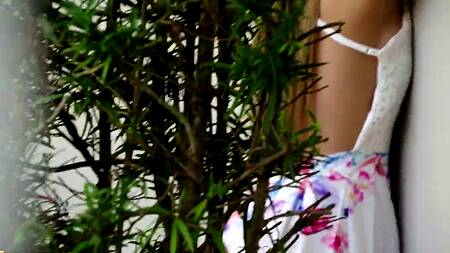 Молодая садовница приняла участие в сексе супружеской пары