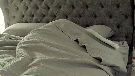 Грудастая латинка уже устала дрочить, ей хочется ебаться