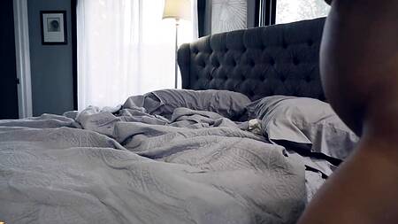 Грудастая латинка уже устала дрочить, ей хочется ебаться