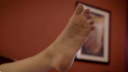 Возбужденная красотка соблазняет привлекательного курьера