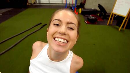 Тренер с толстым членом наслаждается киской клиентки