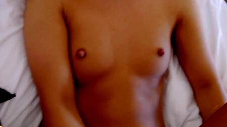 Развратная горничная отвлекается от работы на секс