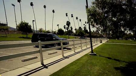 Милашки после прогулки в парке идут к мужику на ЖМЖ