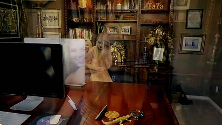 Милашки после прогулки в парке идут к мужику на ЖМЖ