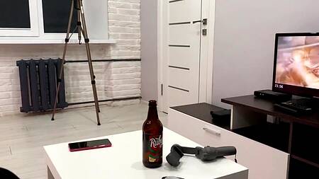 Блондинка с красивой грудью извивается на члене от первого лица