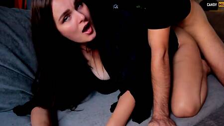 Русская сучка напросилась на хуй умелого любовника