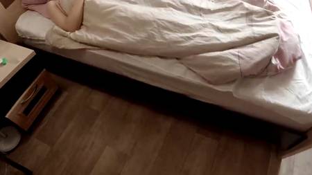 Русская молодуха оргазмирует на члене уверенного в постели самца