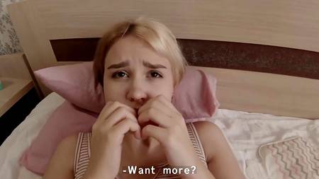 Русская молодуха оргазмирует на члене уверенного в постели самца