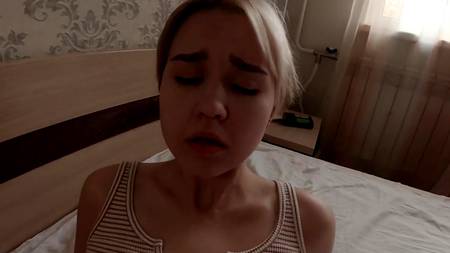 Русская молодуха оргазмирует на члене уверенного в постели самца