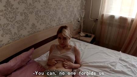 Русская молодуха оргазмирует на члене уверенного в постели самца