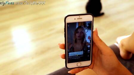 Русская краля удивляет партнёра головокружительным минетом