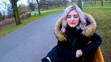 Турист заплатил русской молодухе за минет в публичном месте