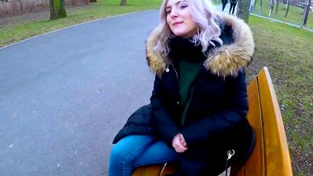 Турист заплатил русской молодухе за минет в публичном месте