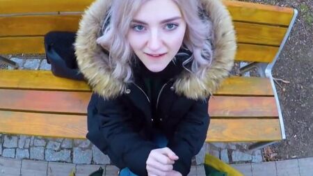 Турист заплатил русской молодухе за минет в публичном месте