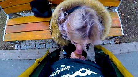 Турист заплатил русской молодухе за минет в публичном месте