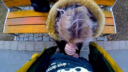 Турист заплатил русской молодухе за минет в публичном месте