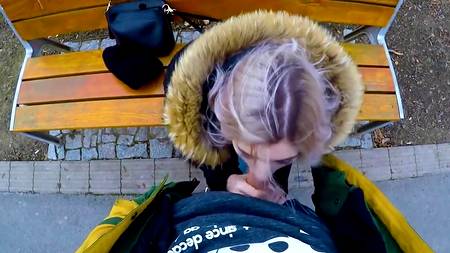 Турист заплатил русской молодухе за минет в публичном месте