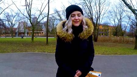 Турист заплатил русской молодухе за минет в публичном месте