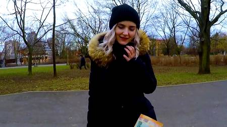 Турист заплатил русской молодухе за минет в публичном месте