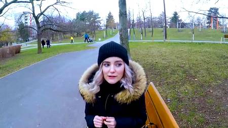 Турист заплатил русской молодухе за минет в публичном месте