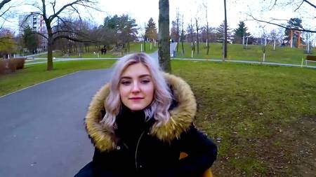 Турист заплатил русской молодухе за минет в публичном месте