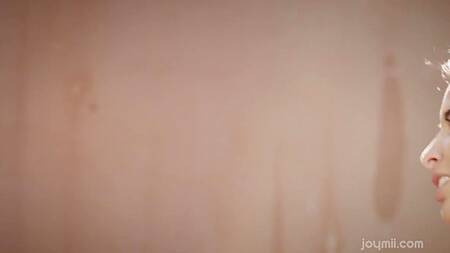 Красивое порно в бассейне с пышногрудой брюнеткой Anissa Kate