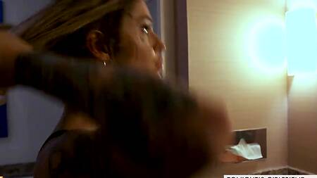 Татуированная проститутка качественно отрабатывает деньги