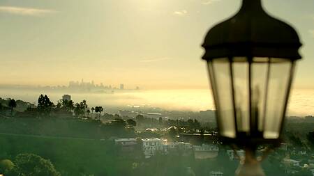 Стройная Elena Koshka показывает пробку в попке и отдается мужику