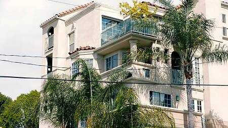 Крепкий хуй босса доводит секретаршу до сквирта