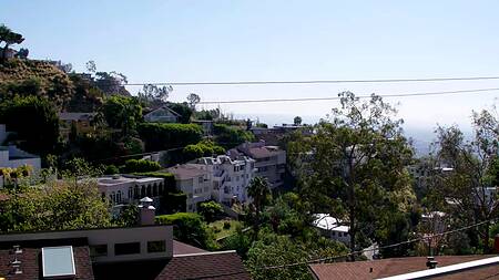 Красотка в розовом свитере наслаждается хуем перспективного мужчины