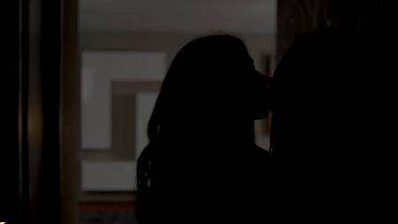 Худые лесбиянки лижут киски и засовывают пальцы в щелки