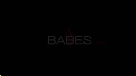 Дорогая проститутка ублажает негра с большим членом