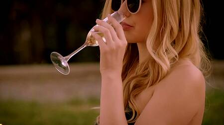 Вечеринка у бассейна с неграми переросла в групповой секс