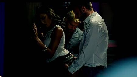 Жену после клуба ебут в переходе, а муж смотрит