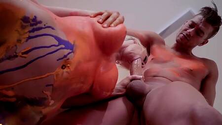 Студент активно трахает ненасытную учительницу искусства