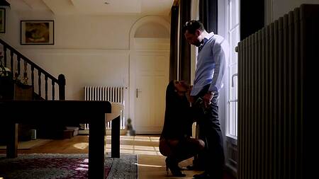 Жаркая Clea Gaultier встает раком возле окна после минета