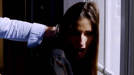 Жаркая Clea Gaultier встает раком возле окна после минета