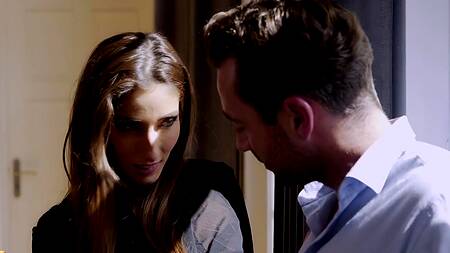 Жаркая Clea Gaultier встает раком возле окна после минета