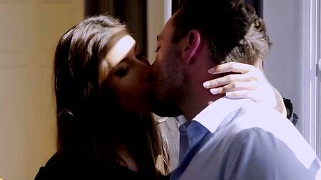 Жаркая Clea Gaultier встает раком возле окна после минета