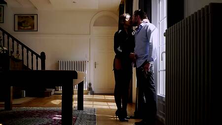 Жаркая Clea Gaultier встает раком возле окна после минета