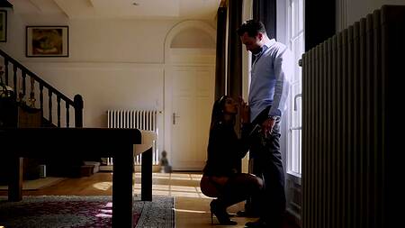 Жаркая Clea Gaultier встает раком возле окна после минета