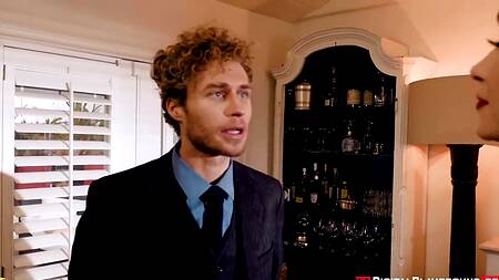 Брюнетка и рыжая делят член кудрявого парня