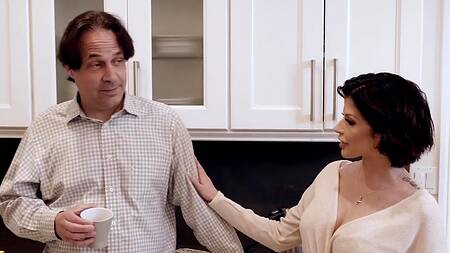 Молодой пихарь доводит до экстаза зрелую грудастую мачеху