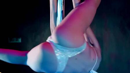 Стриптизерша не просит деньги, если у клиента большой член